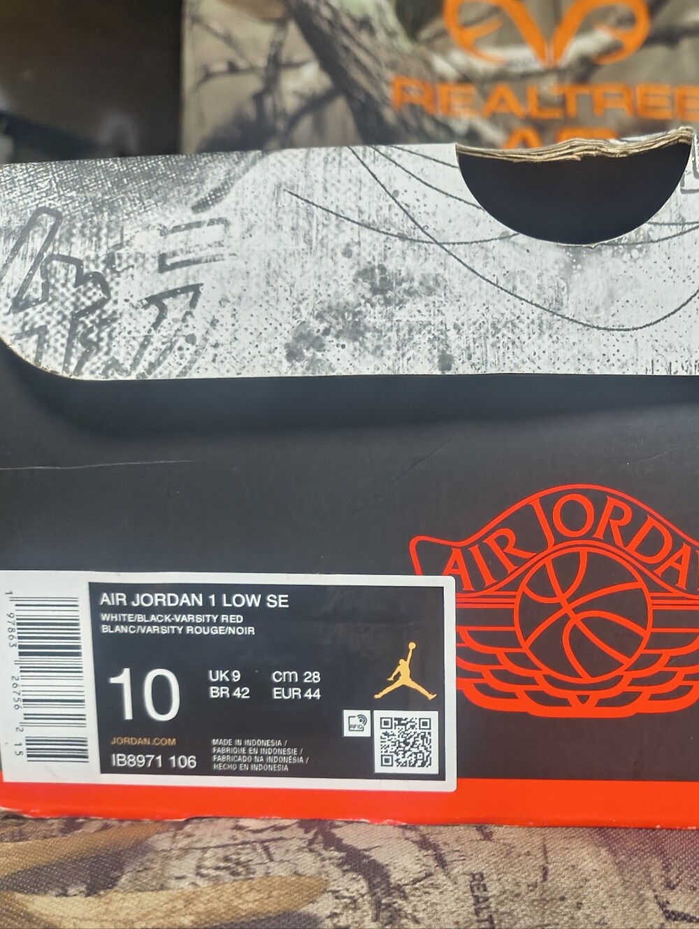 Jordan 1 Low SE - Picture 8 of 9